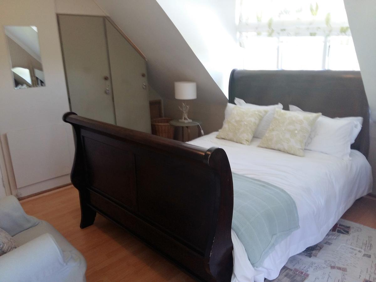 Almond Cottage Bed & Breakfast Somerset West Eksteriør billede