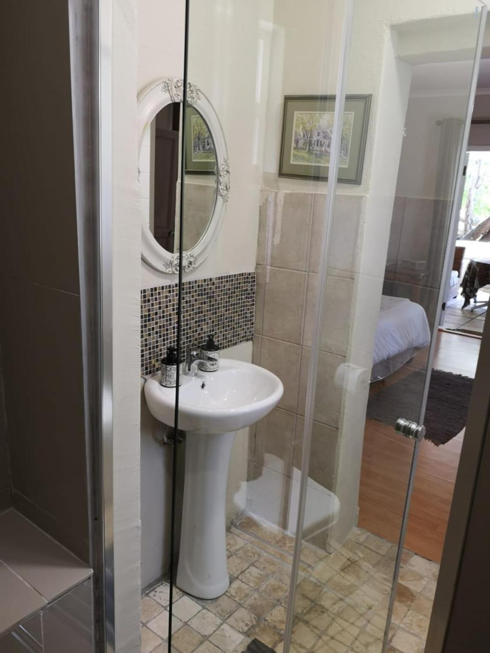 Almond Cottage Bed & Breakfast Somerset West Eksteriør billede